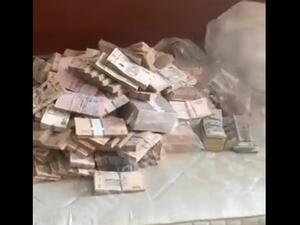 العثور على مبالغ ضخمة في منزل نائب وزير الدفاع الاوكراني المتهم بالفساد