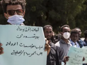 وفد رسمي رفيع لاحتواء أزمة الاحتجاجات في شرق السودان