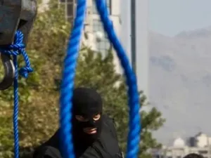 إيران تشنق جثة رجل ميت !