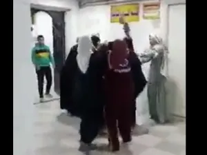 بالفيديو.. ممرضات يتعرضن لضرب مبرح داخل مستشفى في مصر