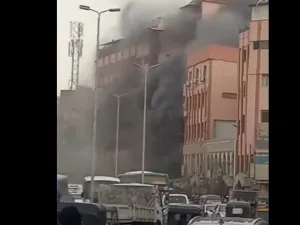 السيطرة على حريق هائل بمستشفى في القاهرة