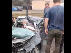 دبابة روسية تسحق سيارة قرب كييف وسائقها ينجو باعجوبة