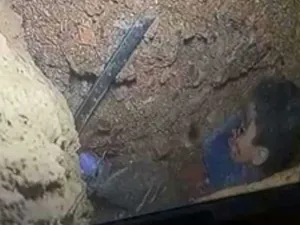 الطفل ريان .. باقي 3 امتار فقط
