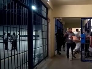 العثور على 6 سجناء مشنوقين داخل زنزانتهم بالإكوادور