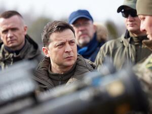 زيلينسكي: كل 20 دقيقة يتصل أحدهم لينصحني بالمغادرة