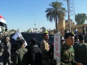 محتجون يغلقون حقلا للنفط جنوبي العراق