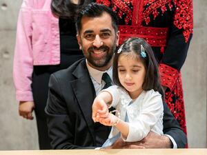 حمزة يوسف يصبح رسميا اول رئيس مسلم لحكومة اسكتلندا