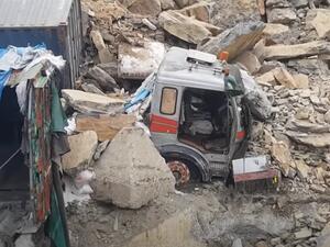 ارتفاع حصيلة قتلى انزلاق التربة عند معبر تورخام الحدودي بين باكستان وأفغانستان