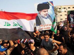 الصدريون يخلون البرلمان ويواصلون الاعتصام في محيطه