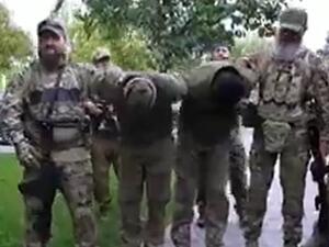 نجل قديروف يسوق إلى أبيه مقاتلين أسرهم في أوكرانيا