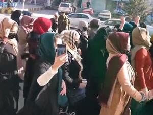 أفغانيات يتظاهرن في كابول للتنديد بمنعهن من ارتياد الجامعات