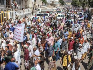 لليوم الثاني.. تظاهرة في عدن احتجاجا على سوء الاوضاع المعيشية