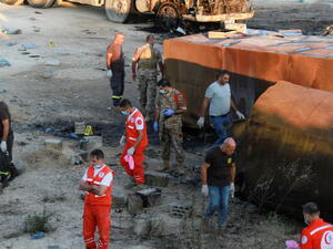 الجيش اللبناني يواصل مداهمة مخابئ الوقود وحرب اتهامات بين ساسة البلاد غداة انفجار عكار