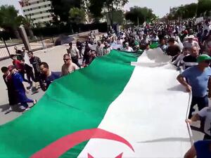 ترفض حركة الاحتجاج أن يتولى "النظام" القائم تنظيم الانتخابات الرئاسية