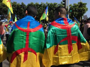 تم توقيف عدد من المحتجين الذين رفعوا رايات امازيغية