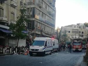 الانفجار اسفر كذلك عن إصابة ثلاثة اشخاص وصفت حالة اثنين منهم بالبالغة