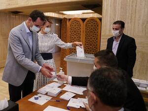 الرئيس السوري بشار الأسد وزوجته أسماء يشاركان في انتخابات مجلس الشعب