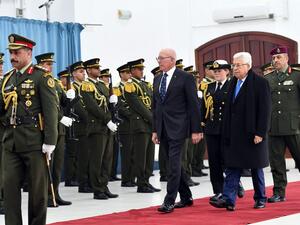 الحاكم العام الأسترالي يزور رام الله ويلتقي عباس