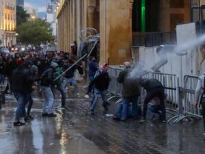 مواجهات في بيروت بين قوات الأمن ومحتجين رافضين لحكومة دياب 