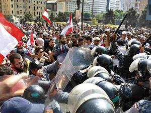 مظاهرات في لبنان احتجاجا على الفساد وتدهور الأوضاع الاقتصادية