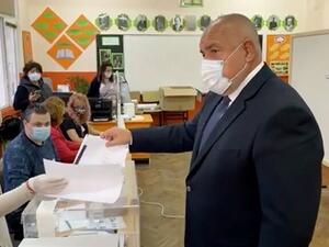 رئيس الوزراء البلغاري بويكو بوريسوف يدلي بصوته في الانتخابات البرلمانية