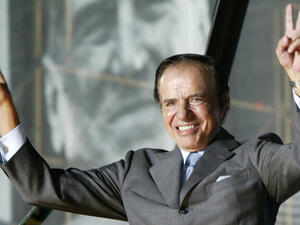 الرئيس الأرجنتيني السابق كارلوس منعم