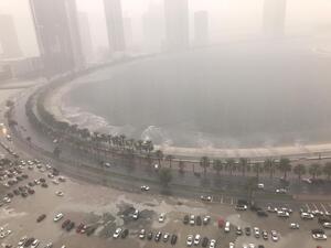 أمطار غزيرة وفيضانات تتسبب بإلغاء وتأجيل رحلات بمطار دبي