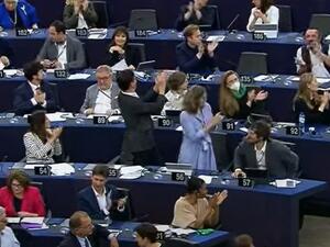 أوروبا تحظر السيارات العاملة بالوقود اعتبارا من 2035