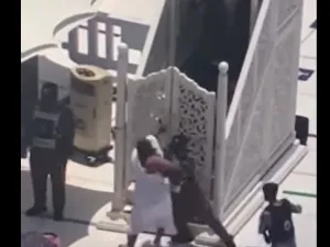 إحباط محاولة اعتداء على إمام الحرم المكي أثناء خطبة الجمعة