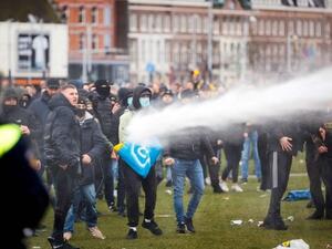 صدامات وأعمال نهب خلال احتجاجات على حظر التجول في هولندا‎