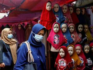 هيومن رايتس: ضغط وإذلال لإجبار الفتيات على الحجاب في إندونيسيا