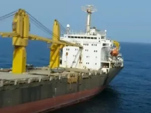 إيران تؤكد تعرض إحدى سفنها لانفجار قبالة سواحل جيبوتي