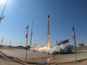 إيران تختبر صاروخا ناقلا لقمر اصطناعي