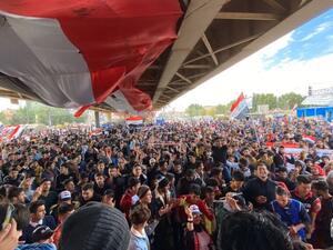 الاف المحتجين في ساحة التحرير