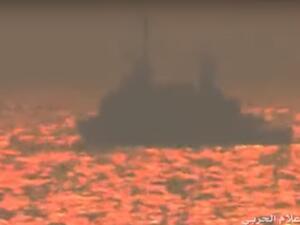 البارجة الاسرائيلية في عرض البحر