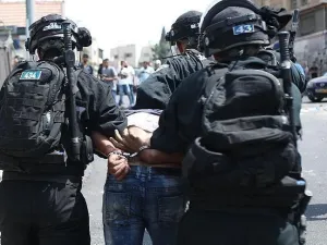 إسرائيل تعتقل 2400 فلسطيني بالضفة والداخل في موجة التصعيد الجارية