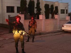 الجيش الإسرائيلي يداهم بلدة عقربا الفلسطينية ويفرض عليها إغلاقا مشددا