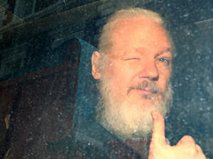 جوليان أسانج