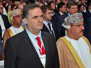 الوزير الاسرائيلي كاتز (الثاني من اليسار) خلال حضوره مؤتمرا للمواصلات في سلطنة عمان عام 2018