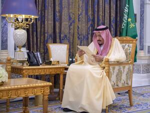 أول ظهور علني للملك سلمان بعد اعتقال الأمراء