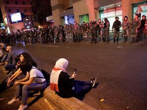 موجة احتجاجات جديدة تشل لبنان