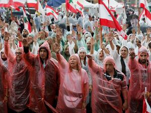 متظاهرون في بيروت