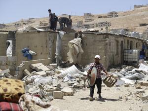 سوريون يواجهون مصيرا مجهولا بعد أوامر هدم بيوتهم في لبنان