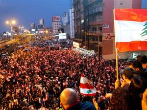 الاحتجاجات تتواصل في لبنان