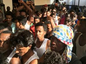 ندّدت الأمم المتحدة الجمعة بالظروف “المروعة” في مراكز احتجاز المهاجرين في ليبيا