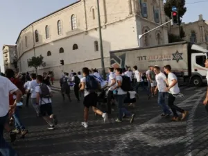 شاهد.. صواريخ حماس تُخلي الكنيست وتُلغي مسيرة المستوطنين بالقدس