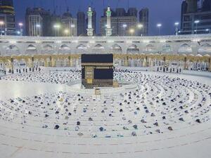 استئناف الصلاة في المسجد الحرام بعد تعليق دام سبعة أشهر