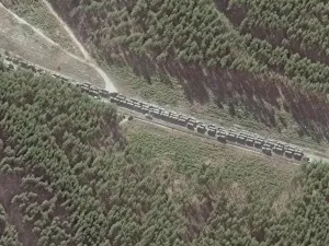 رتل عسكري روسي بطول 27 كيلومترا يزحف نحو كييف (صور)