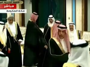 مصافحة عابرة