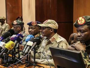 اعضاء بالمجلس العسكري الانتقالي في السودان